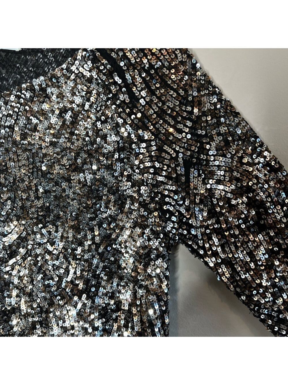 Equipment Abeline Long Bell Sleeve Sequin Top SZ S - Picture 5 of 9